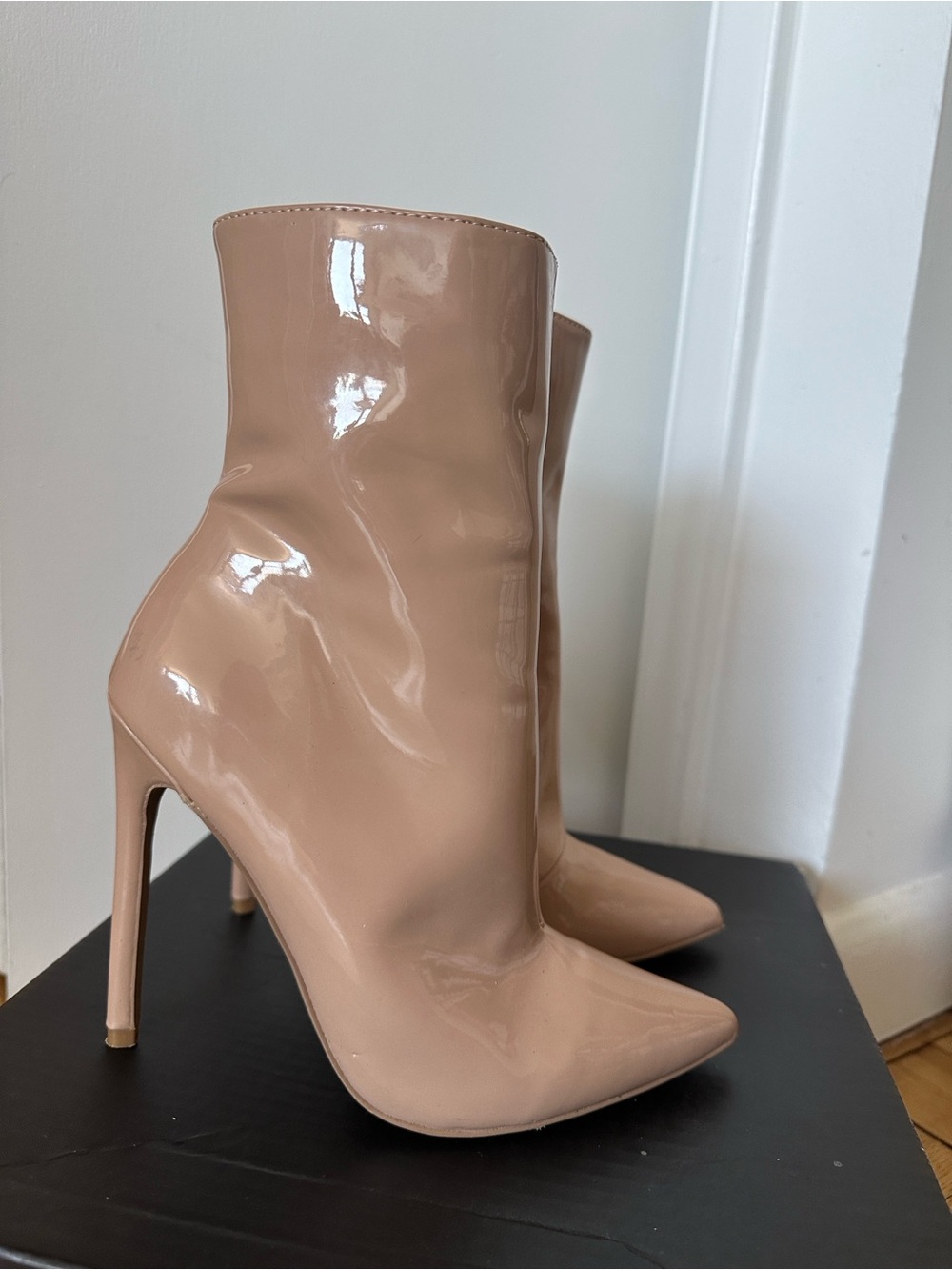 Steve Madden Wagner Boots - Size 6
